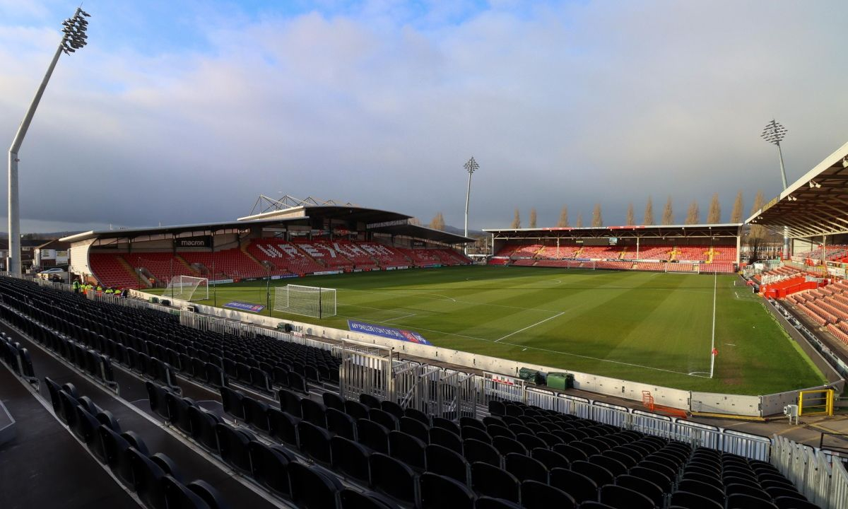 Racecourse Ground